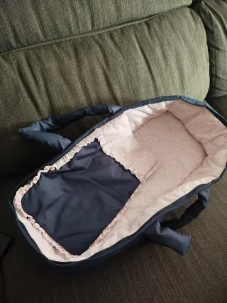 Carrito de bebé de juguete