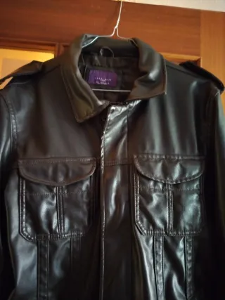 Chaqueta Polipiel ZARA MAN Marrón Oscuro.