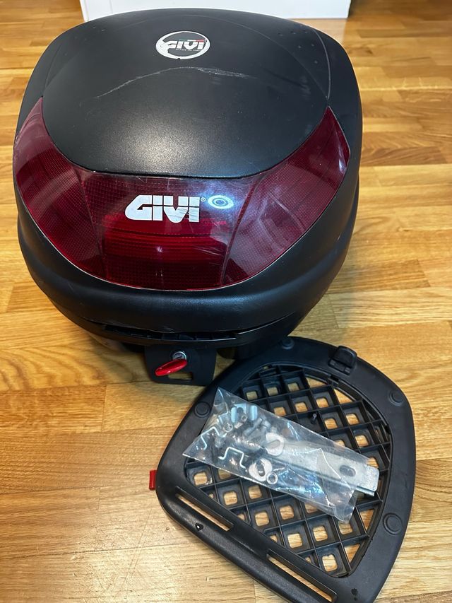 Baúl Moto Givi 30L Negro
