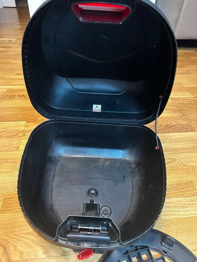 Baúl Moto Givi 30L Negro
