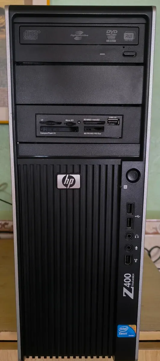 Computer HP Xeon/i7, 24 GB di RAM, Windows 11. Wi-Fi.