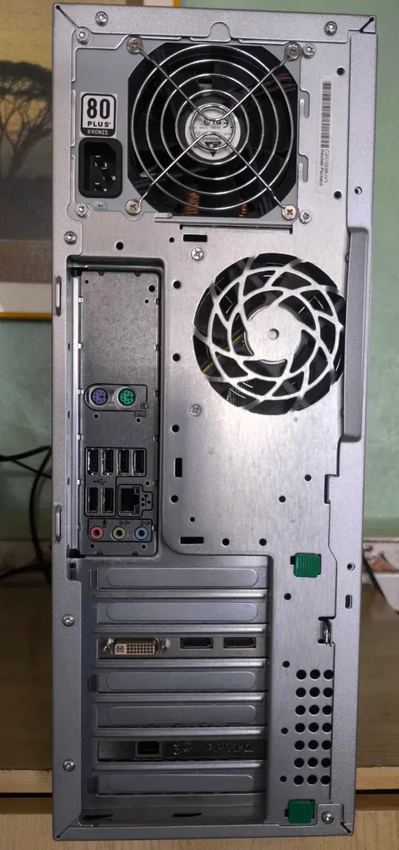 Computer HP Xeon/i7, 24 GB di RAM, Windows 11. Wi-Fi.