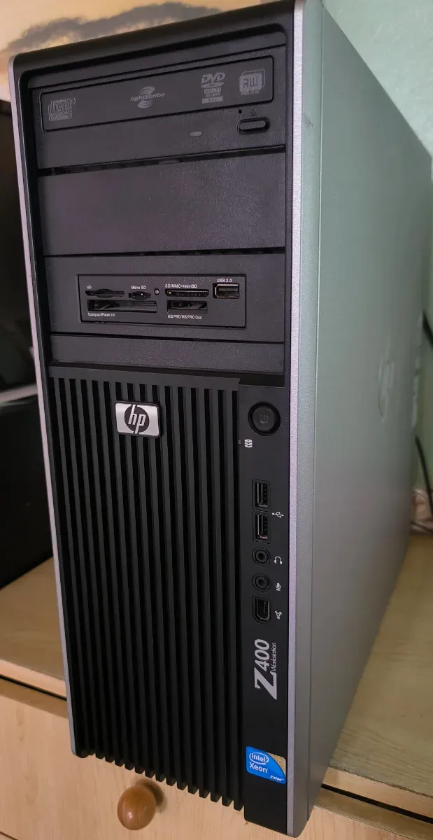 Computer HP Xeon/i7, 24 GB di RAM, Windows 11. Wi-Fi.
