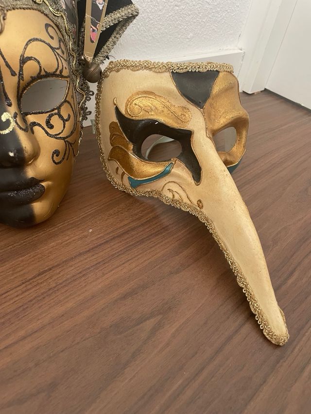 Máscara Veneciana Negra y Dorada