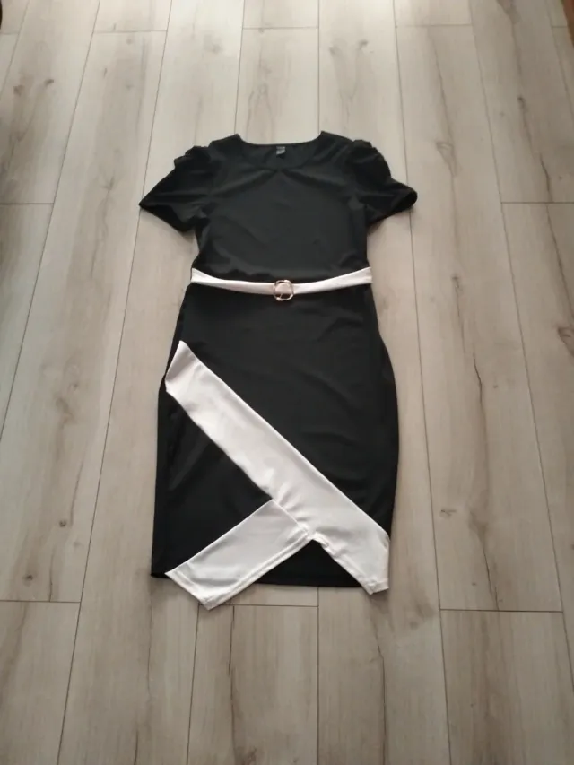 Vestido negro y blanco manga corta