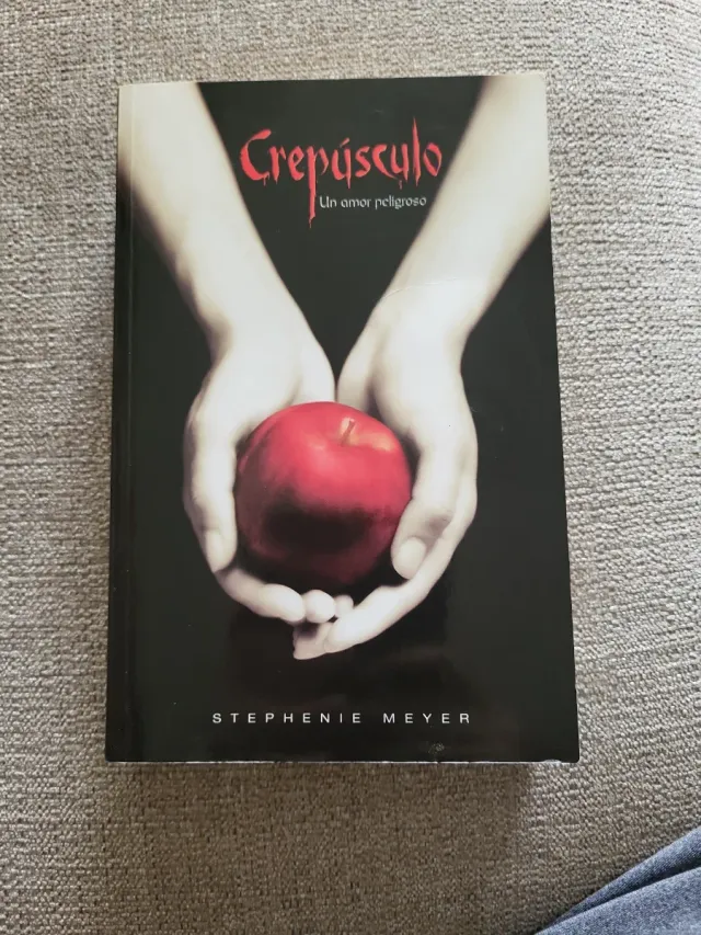 Crepúsculo (Saga Crepúsculo 1) (Spanish Edition)