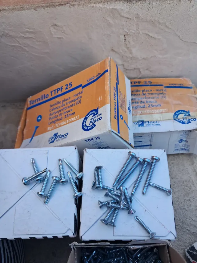 Tornillos autoperforantes Placo 42x22
48x25. 48x38