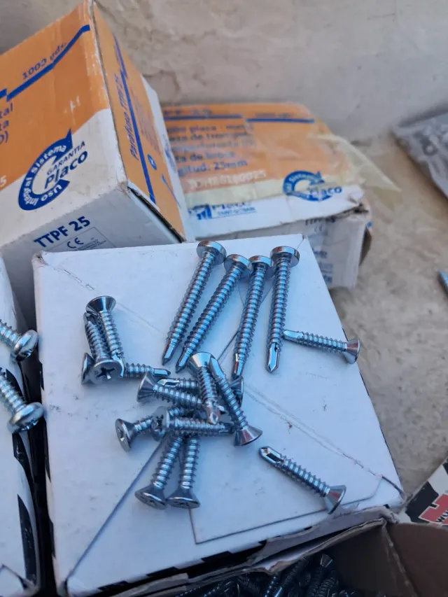 Tornillos autoperforantes Placo 42x22
48x25. 48x38
