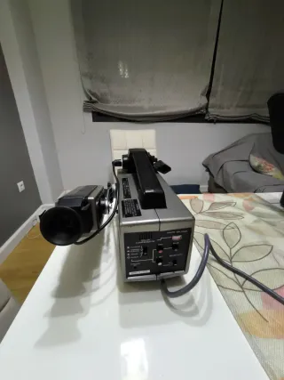 Videocámara JVC Vintage Color GC-4800U o similar