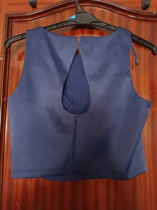 Top azul de tirantes anchos