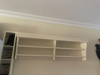 Estantería colgante blanca de madera