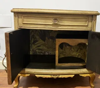 Mesita antigua restaurada madera.