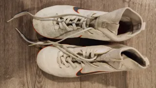 Botas de fútbol Nike niño talla 37.5