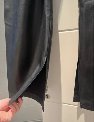 Pantalones efecto piel negros