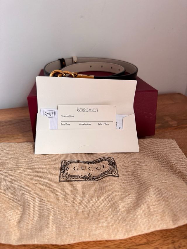 Cinturón Gucci GG Dorado Negro talla 75