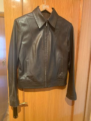 Cazadora de cuero marrón