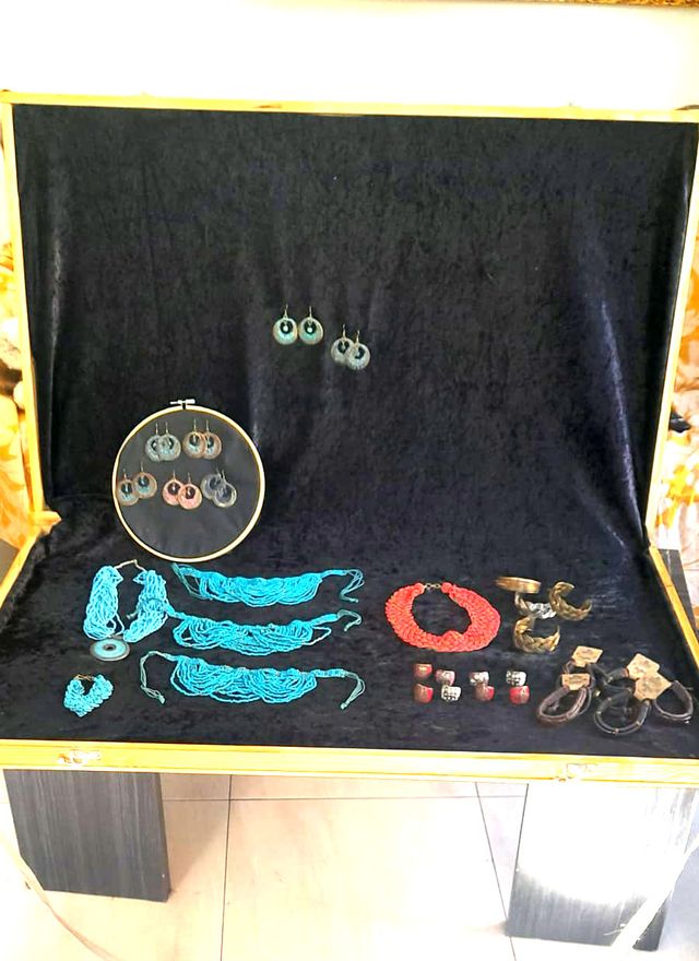 Maletín expositor con bisutería OPORTUNIDAD