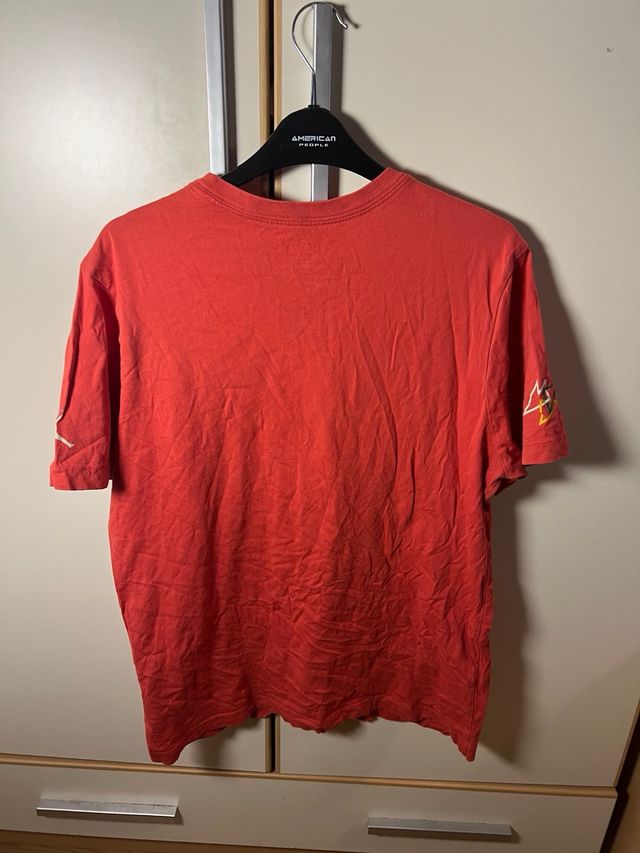 Camiseta Jordan Roja Logo Central