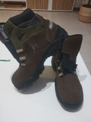 Botas de seguridad Robustas Marrones
Talla 38