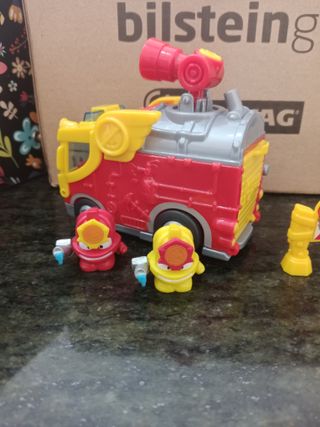 Superthings Camión de Bomberos y Figuras