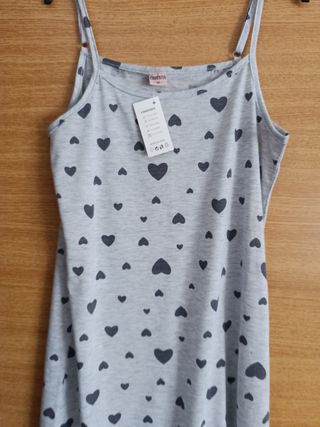 Camisón gris con corazones