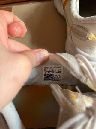 Adidas Ozweego Beige y Amarillo