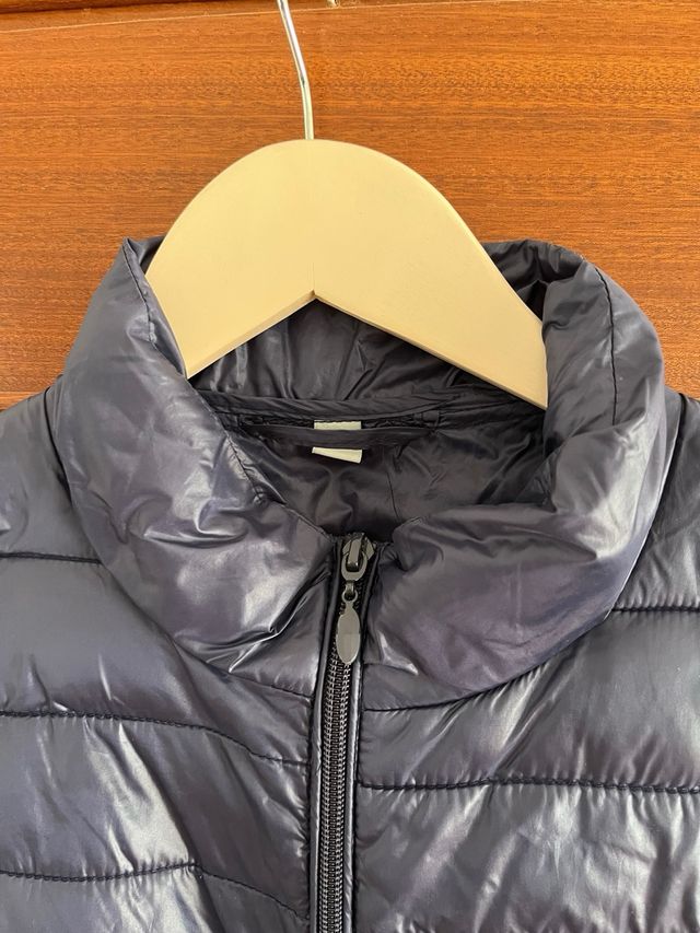 Abrigo azul acolchado