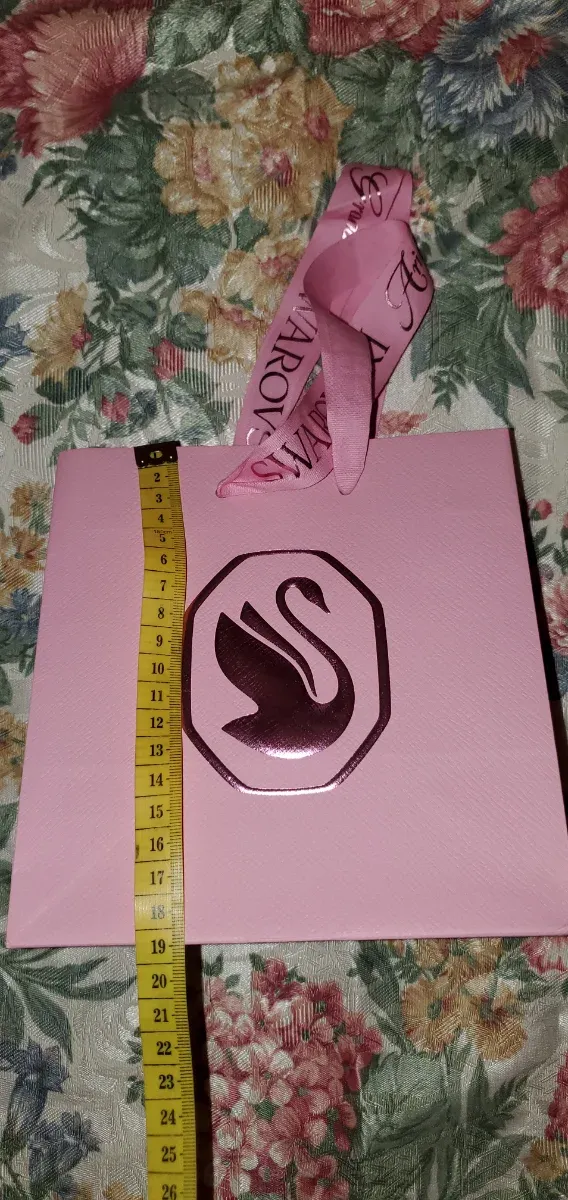 Busta Swarovski Ariana Grande Rosa