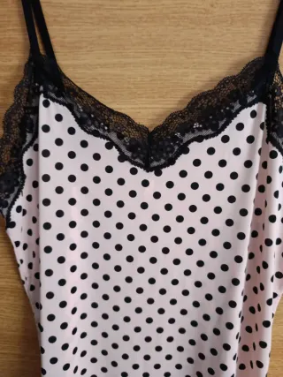 Camisón de lunares con encaje