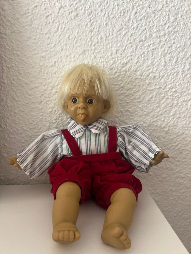 Muñeco años 90 con gestos