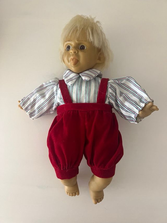 Muñeco años 90 con gestos