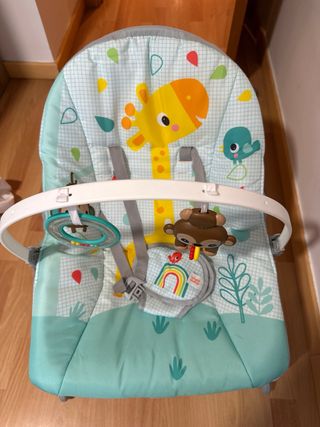 Mecedora de bebé con arco de juegos