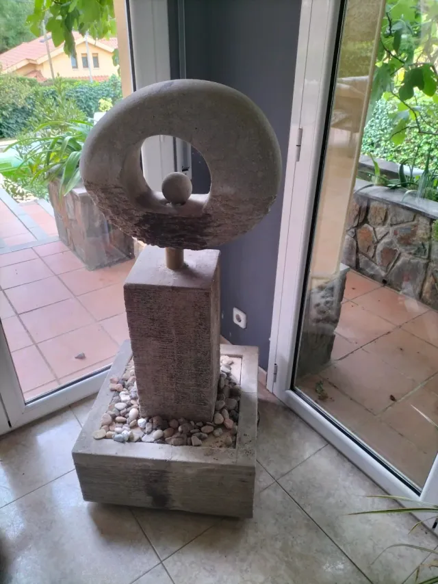 Fuente de piedra decorativa