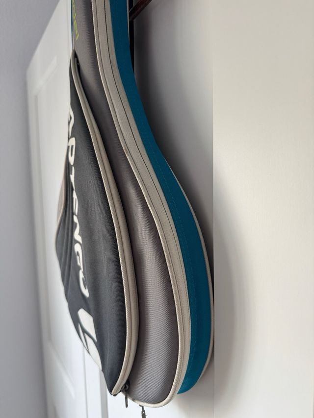 Pala de pádel Artengo 700 con funda.