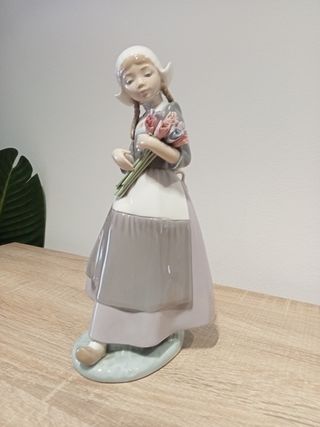 Figura Lladro Holandesita con Flores