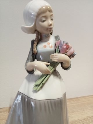 Figura Lladro Holandesita con Flores