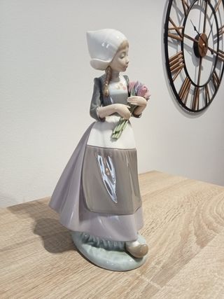 Figura Lladro Holandesita con Flores
