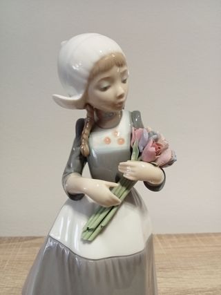 Figura Lladro Holandesita con Flores