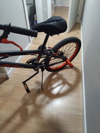 Bicicleta Freestyle Naranja y Negra. Colo nueva