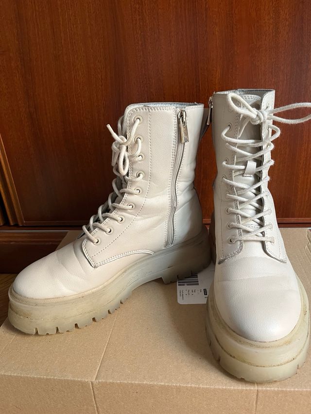 Botas militares beige con cordones