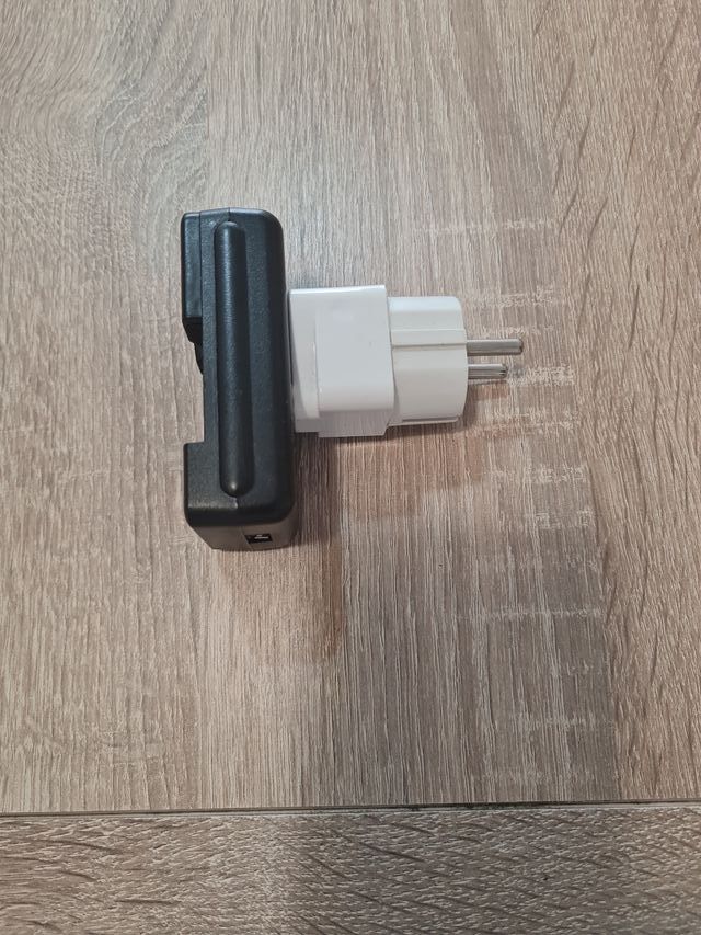 Cargador Baterías Móvil/Cámara LCD USB