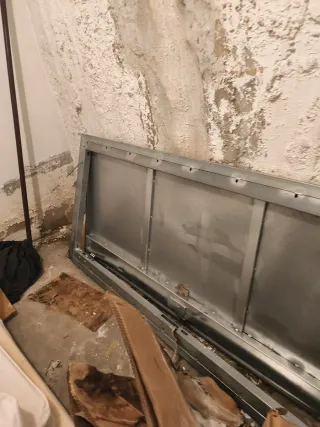 Puerta anti okupa metálica