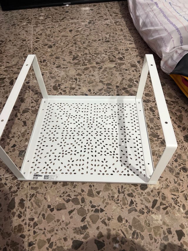 Soporte monitor blanco perforado Ikea