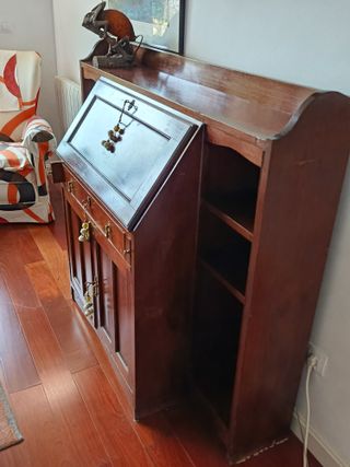 Antiguo bureau de caoba maciza