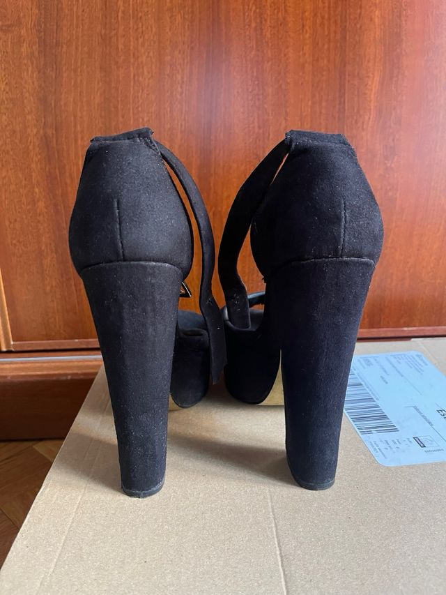 Tacones negros de plataforma