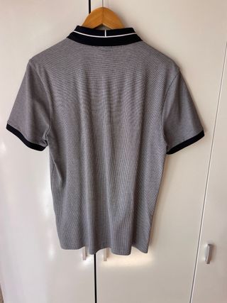 Polo BOSS gris y negro manga corta