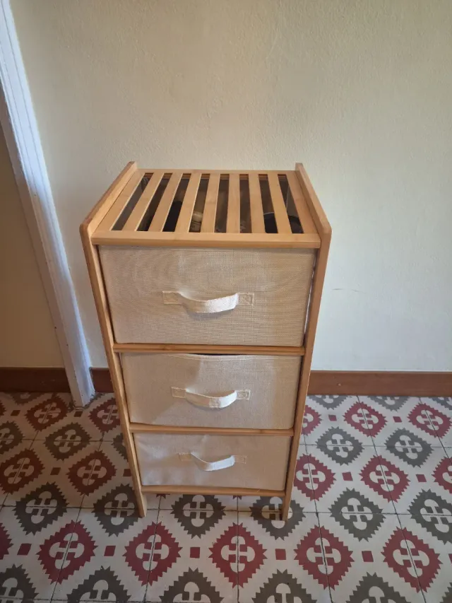 Mueble Sklum con 3 cajones de tela y madera