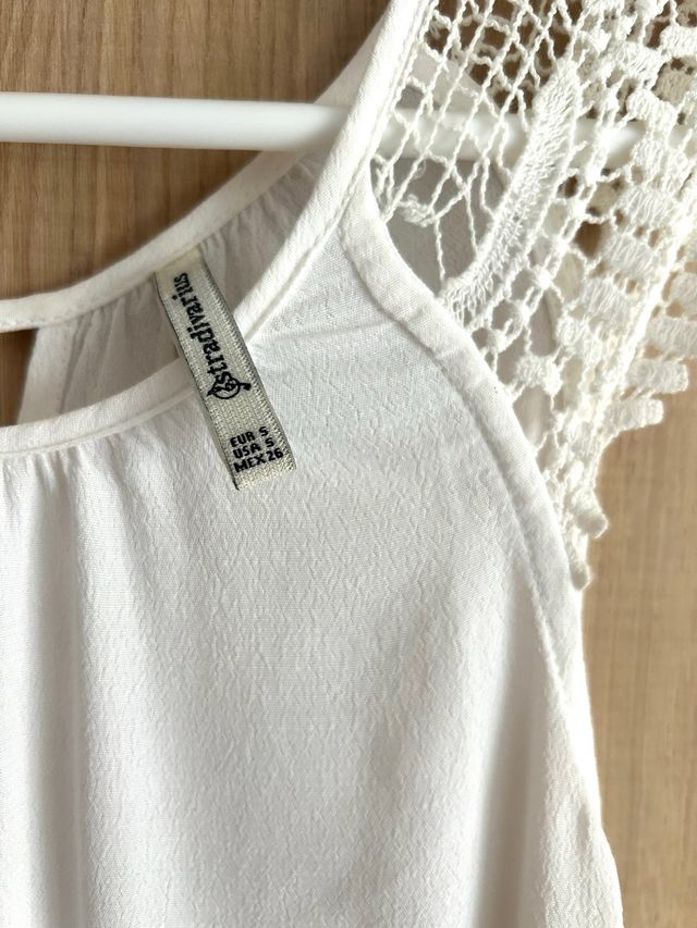 Blusa blanca con encaje