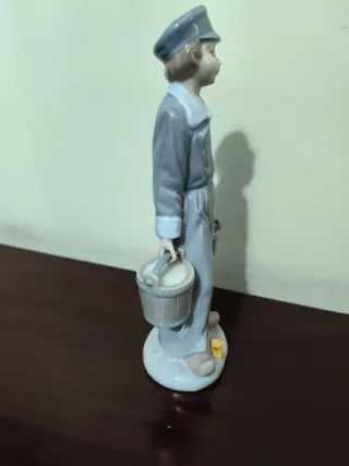Figura Lladro niño con cubos
