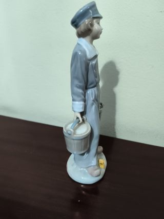 Figura Lladro niño con cubos